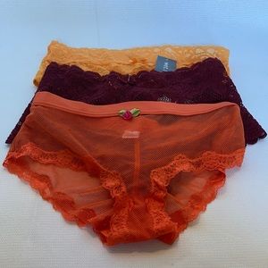 (NWT) WET SEAL LACE PANTIES BUNDLE